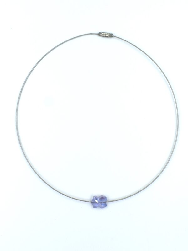 Gargantilla de acero con osito de cristal malva