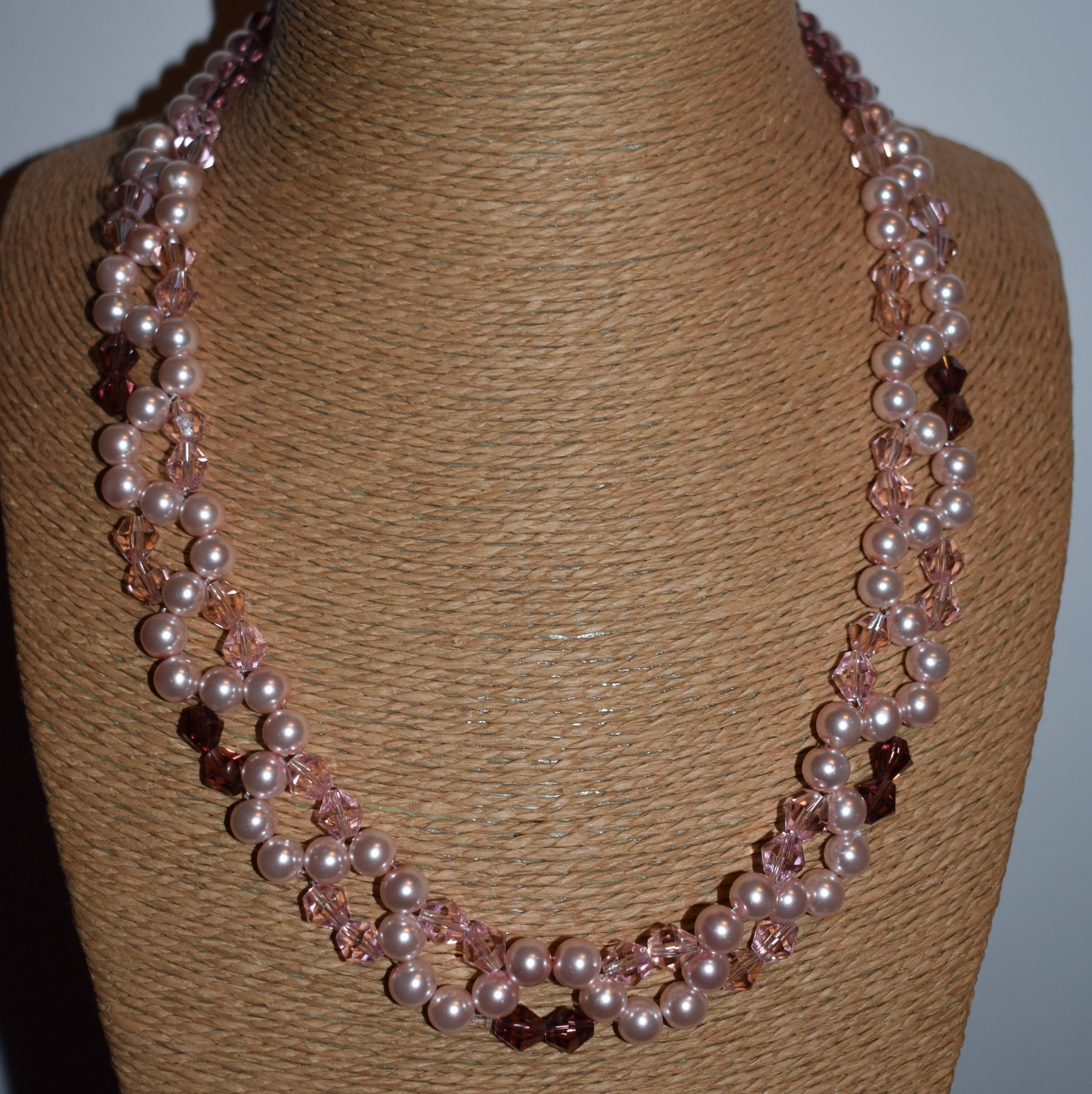 Collar corto de perlas y cristal
