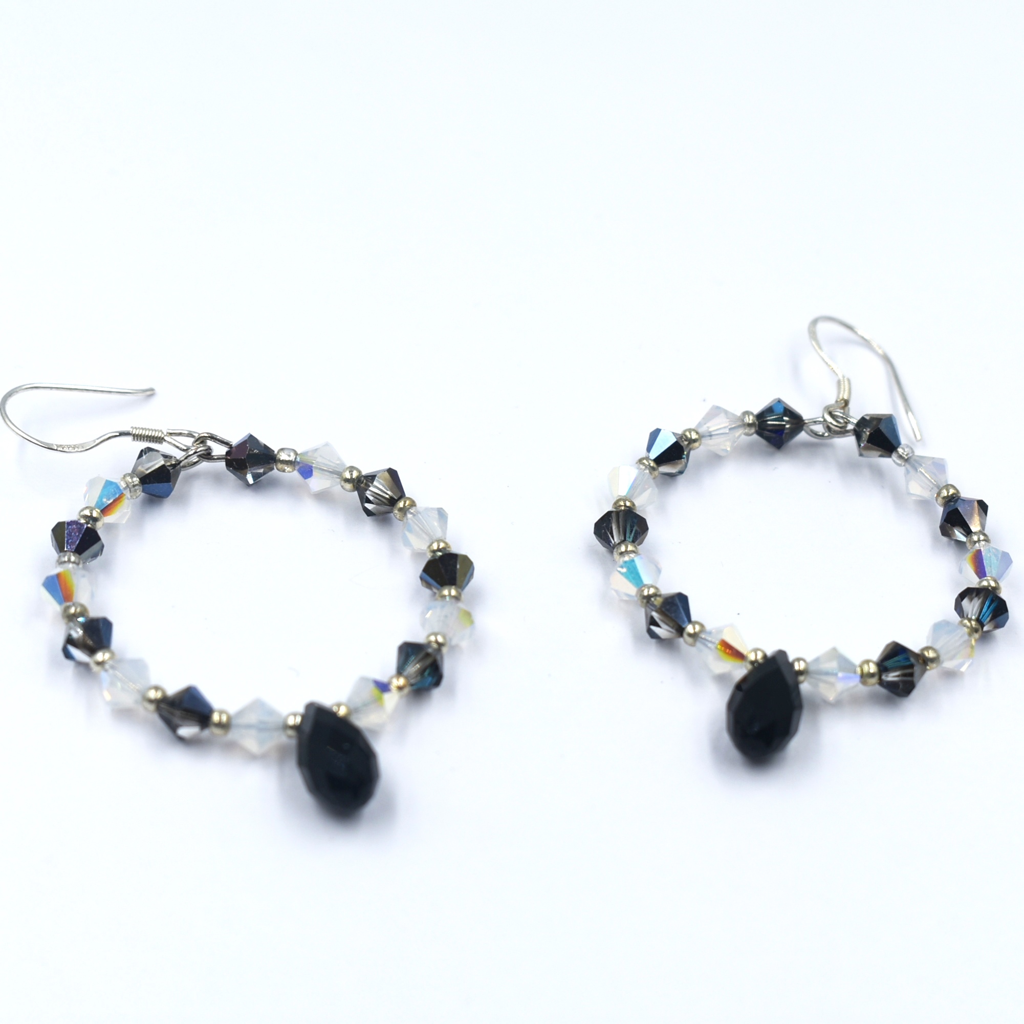 Pendientes tipo corona con cristal austriaco negro y transparente AB