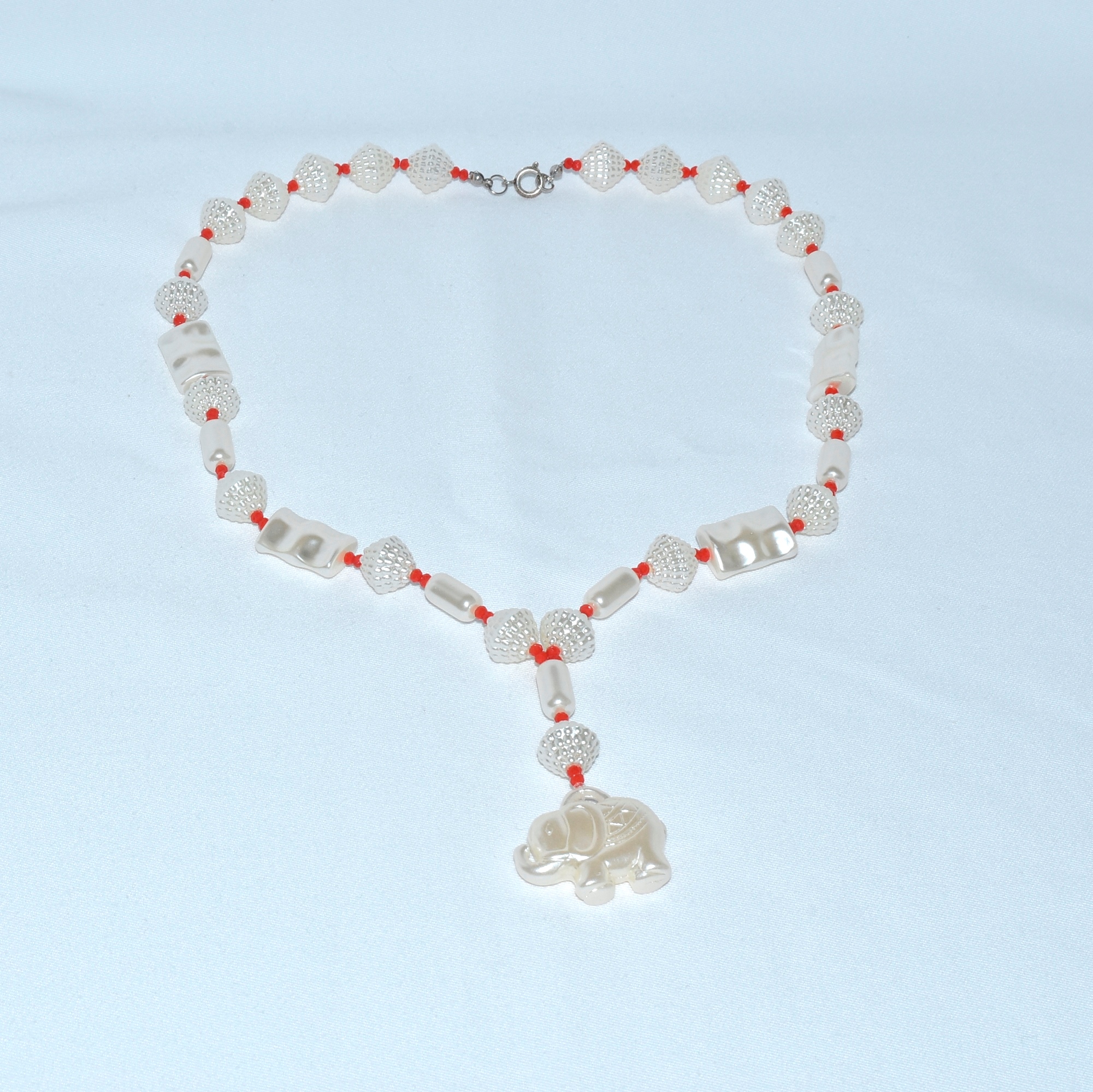 Collar midi con símil nácar