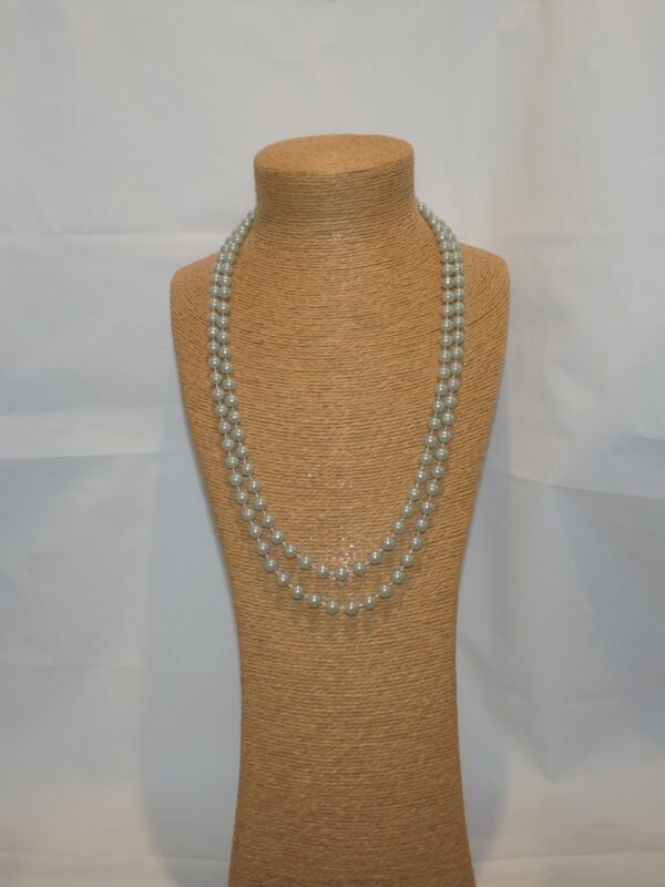 Collar largo de perlas color verde