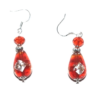 Pendientes de cristal color rojo con laminas de oro y plata