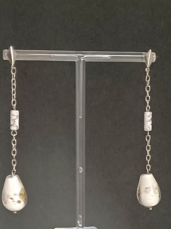 Pendientes largos de cristal blanco y plata