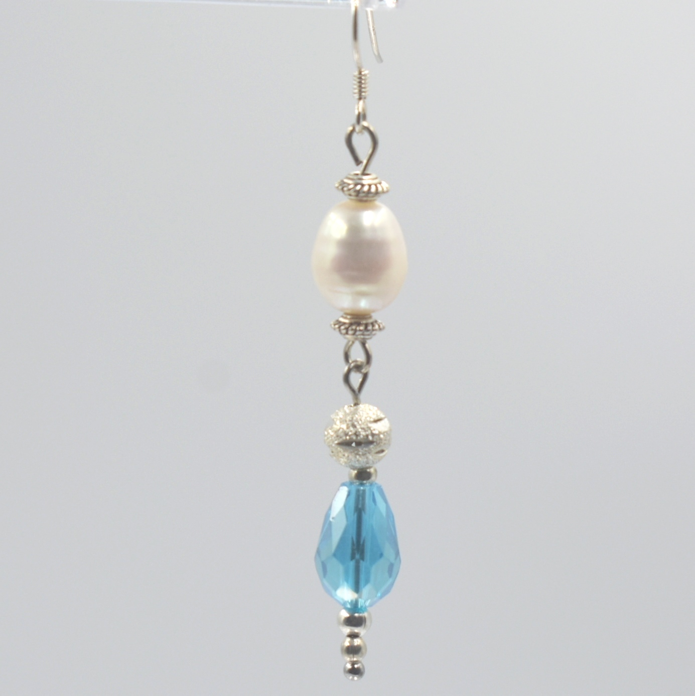 Pendientes largos de perla y gota de cristal aguamarina