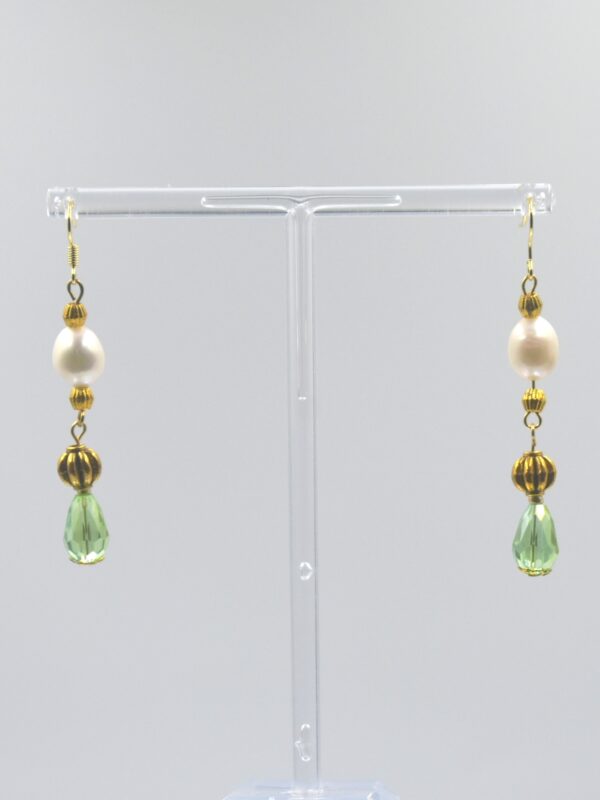 Pendientes largos de perla y gota de cristal verde