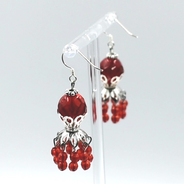 Pendientes de plata y zamak con cristal color rojo