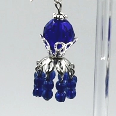 Pendientes de plata y zamak con cristal color azul cobalto