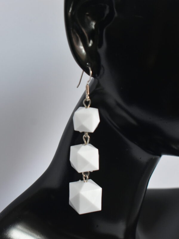 Pendientes largos de plata 925 y acetato color blanco