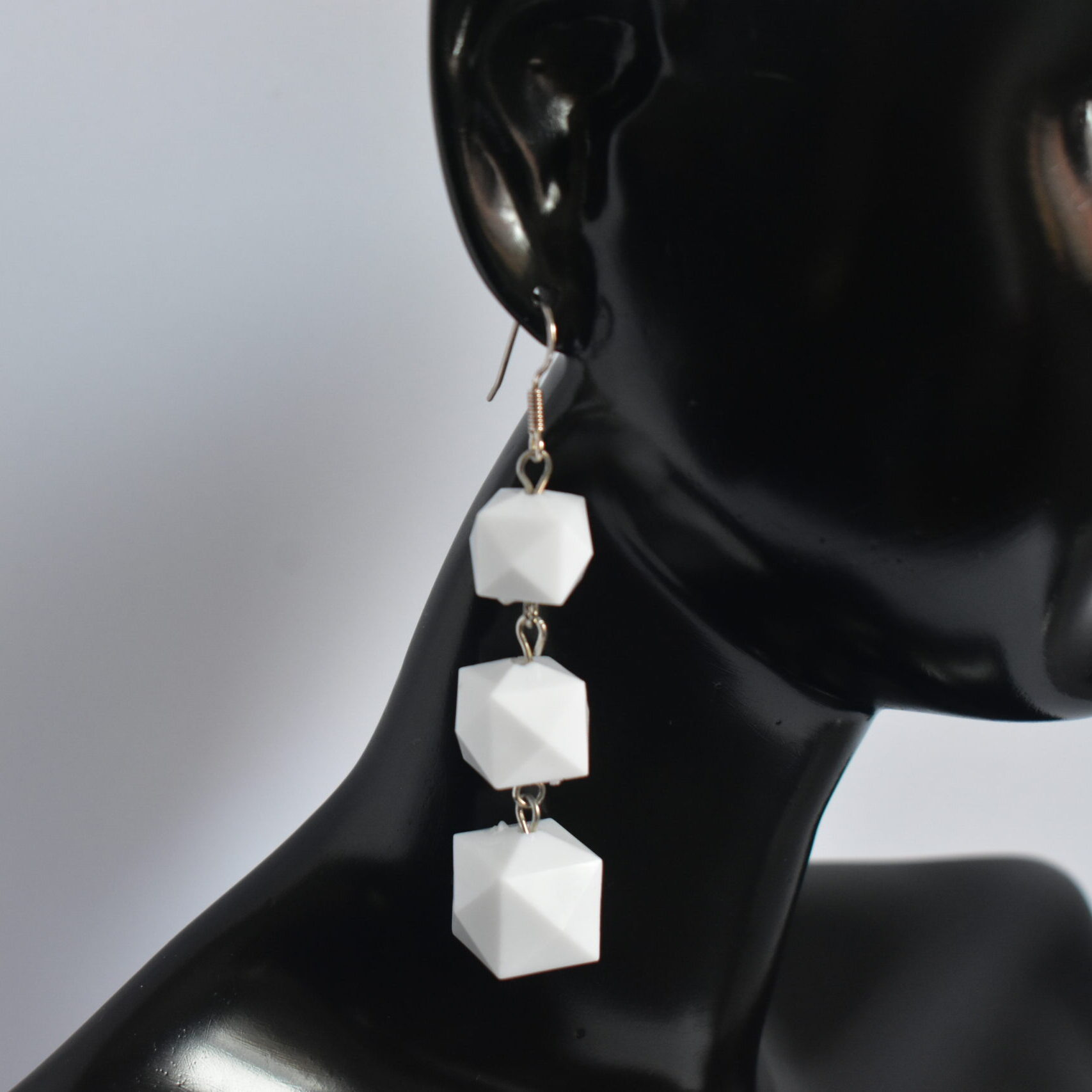 Pendientes largos de plata 925 y acetato color blanco