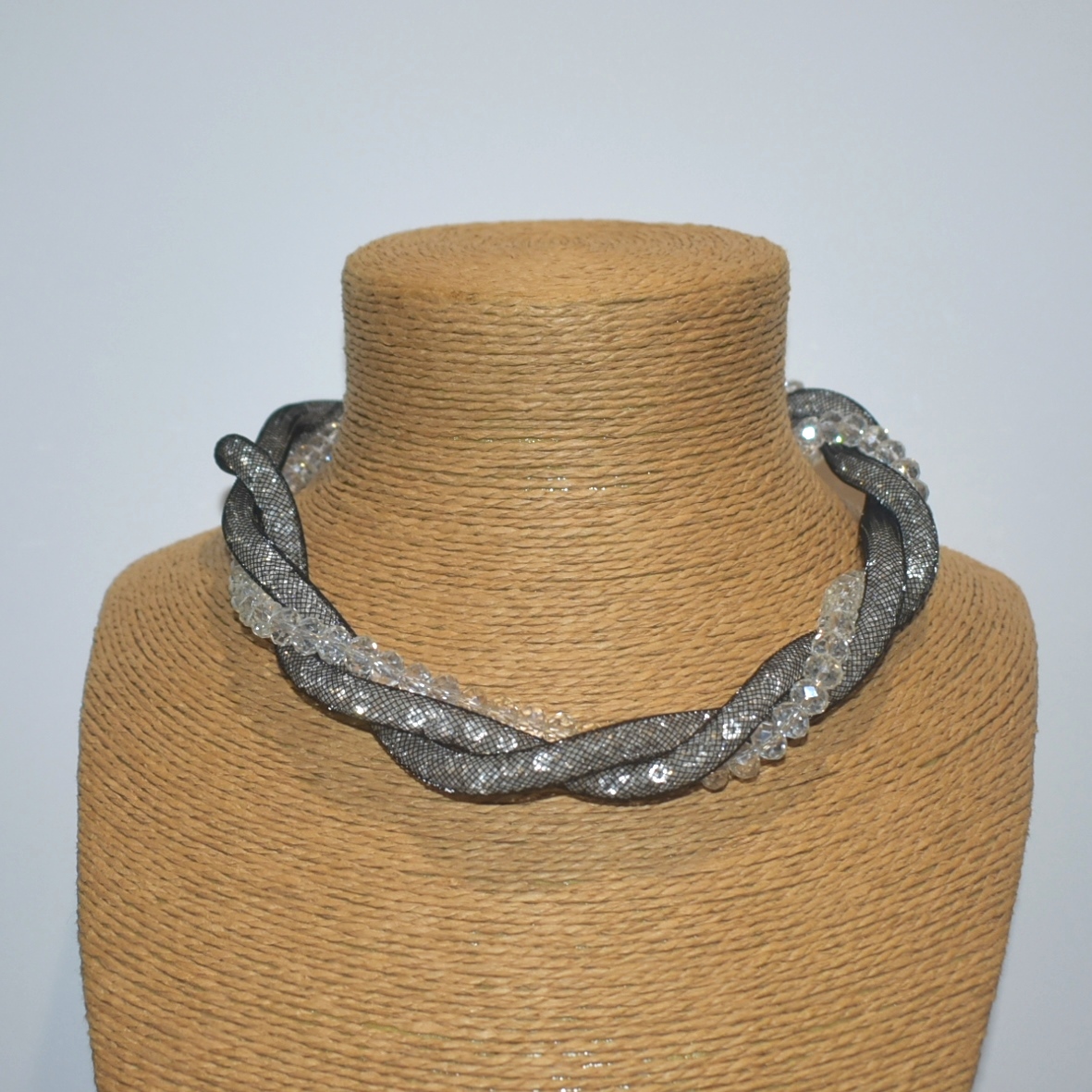 Collar corto de rejilla negra