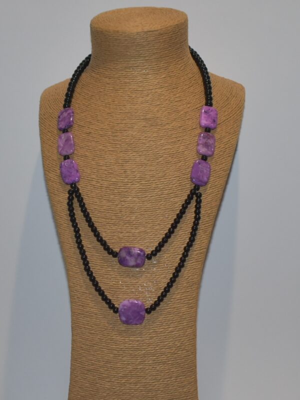 Collar midi de perlas negras y cristal pintado