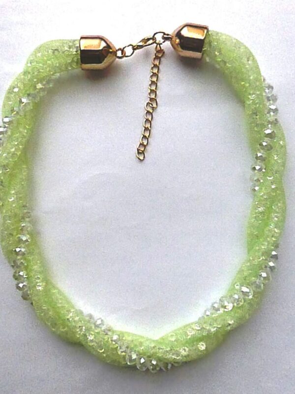 Collar corto de rejilla verde